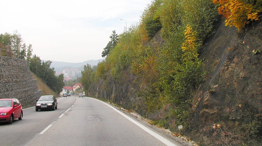 Georacsok sziklás falakon